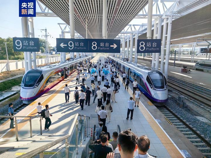 喝着饮料坐火车~三乐旅游铁路沿线欢乐多