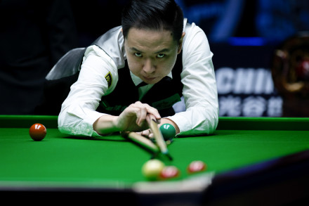 斯诺克冠中冠激战正酣 肖国栋战胜卫冕冠军进决赛