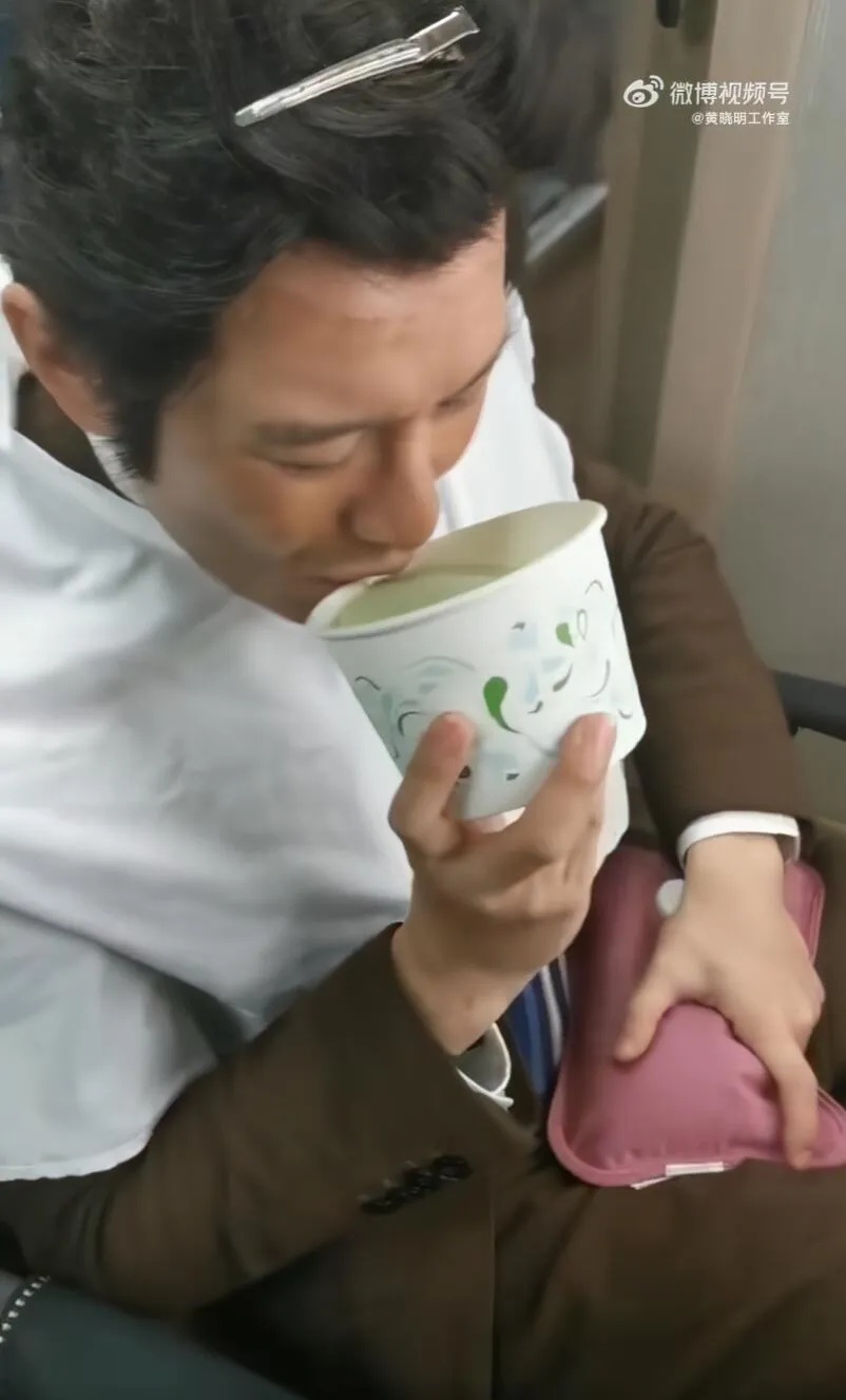 黄晓明瘦身一个月瘦30斤