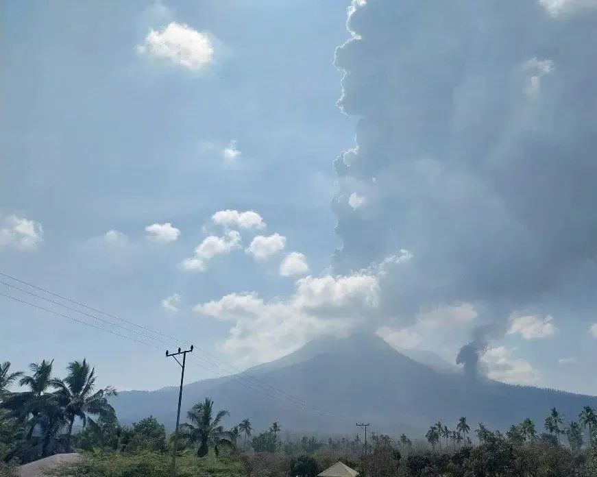 印尼火山喷发已致多人死亡!航班全部取消!紧急提醒:暂勿前往 印尼火山喷发已致多人死亡!航班全部取消!紧急提醒:暂勿前往