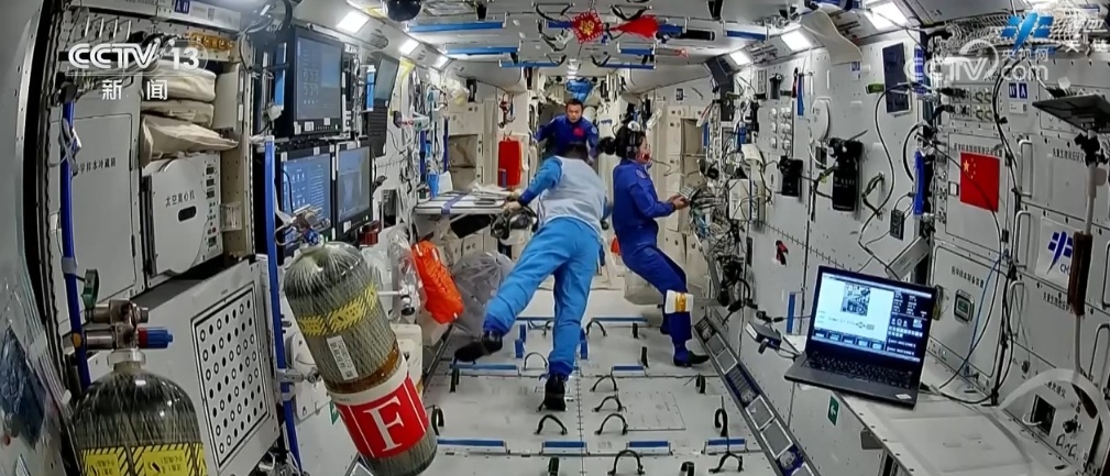 “太空出差”超半月 神舟十九号乘组高效开展在轨工作