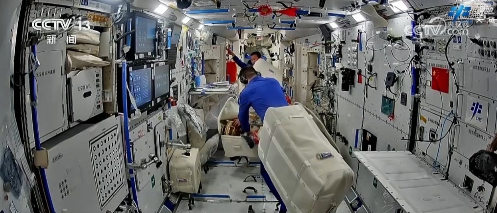 “太空出差”超半月 神舟十九号乘组高效开展在轨工作