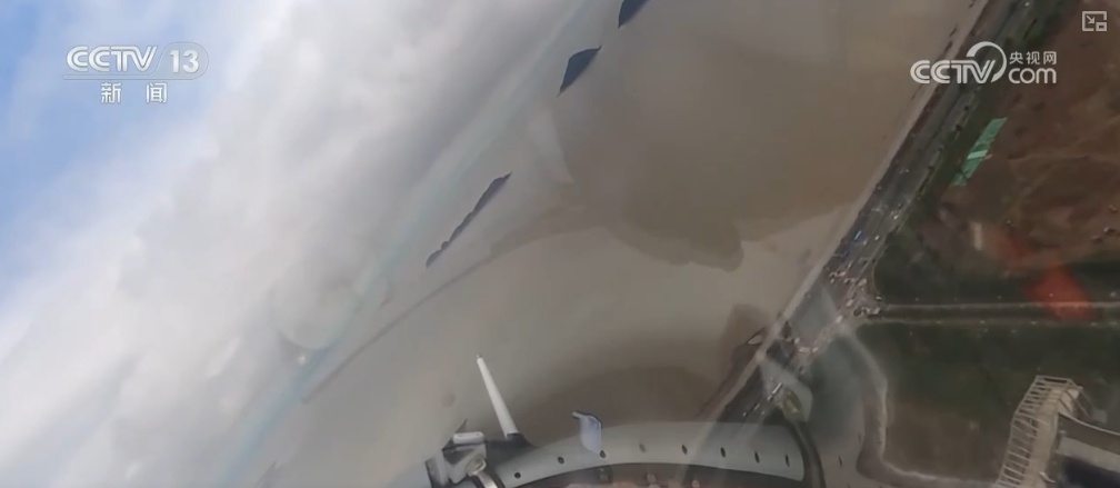 八机盘旋、八机钻石斤斗……劲舞苍穹!120秒飞行员空中视角看“红鹰” 八机盘旋、八机钻石斤斗……劲舞苍穹!120秒飞行员空中视角看“红鹰”