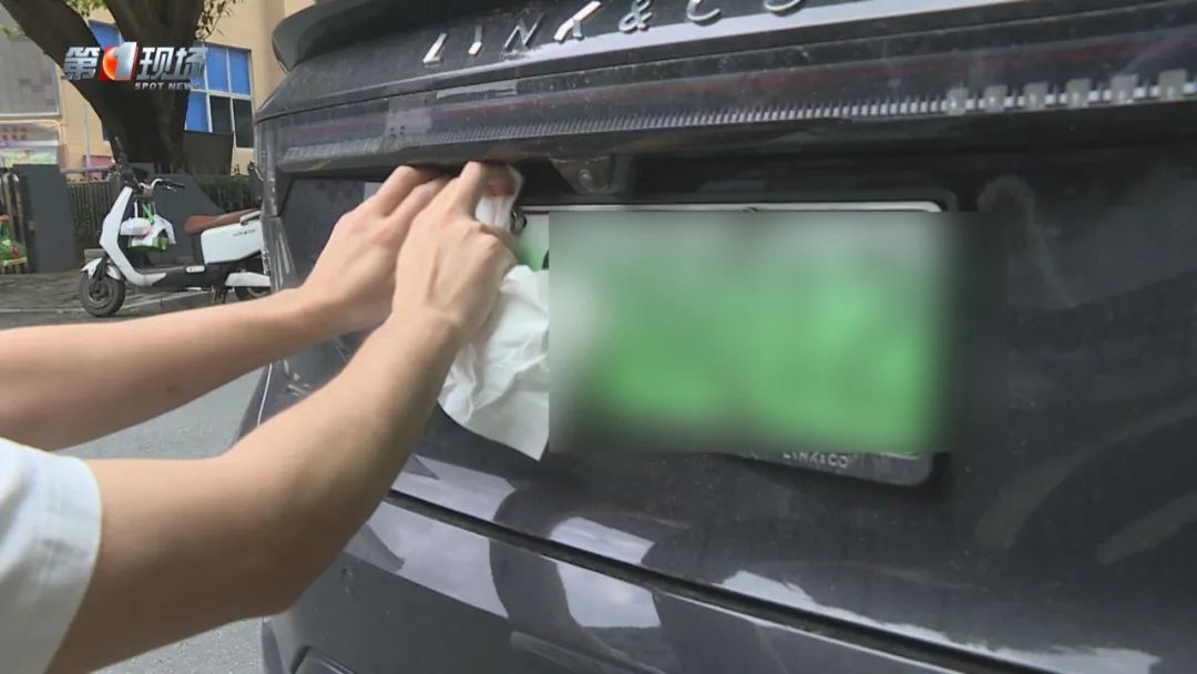 网约车司机为报复,怒遮他人号牌!车主:不认识他 网约车司机为报复,怒遮他人号牌!车主:不认识他