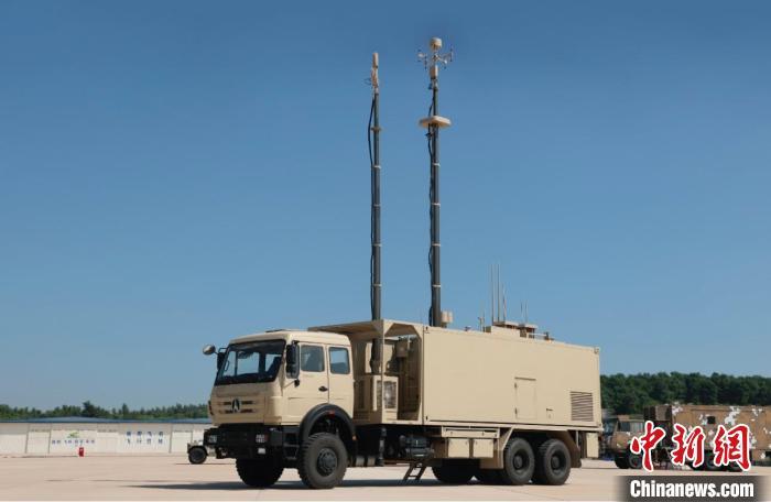 “天穹”综合反无人机作战体系亮相航展:以“火眼金睛”布“天罗地网” “天穹”综合反无人机作战体系亮相航展:以“火眼金睛”布“天罗地网”