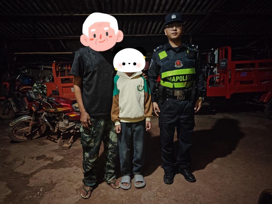 民警上班带小孩打游戏？咋回事？