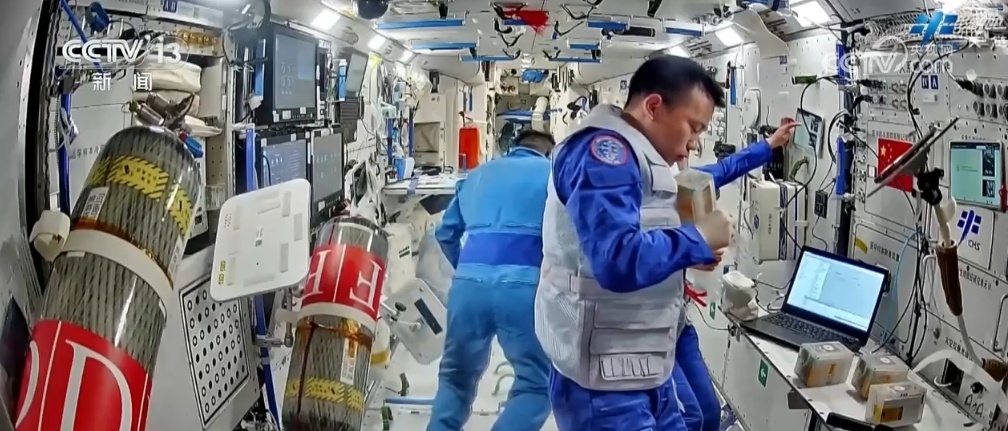 “太空出差”超半月 神舟十九号乘组高效开展在轨工作