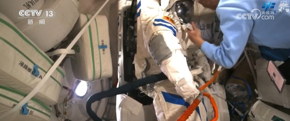 “太空出差”超半月 神舟十九号乘组高效开展在轨工作