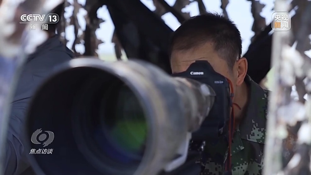焦点访谈丨他曾为驱赶候鸟损失了三节指骨 如今为何加入了护飞队? 焦点访谈丨他曾为驱赶候鸟损失了三节指骨 如今为何加入了护飞队?