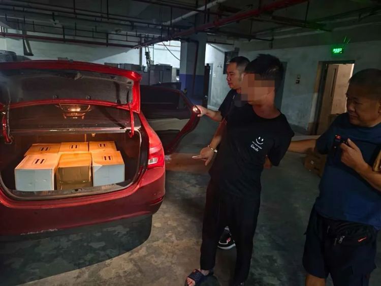 杭州西湖公安成功破获非法经营“笑气”案,查获“笑气”300余箱 杭州西湖公安成功破获非法经营“笑气”案,查获“笑气”300余箱