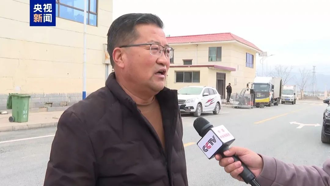 村道新换井盖“一碰就碎”,多部门联合调查 村道新换井盖“一碰就碎”,多部门联合调查