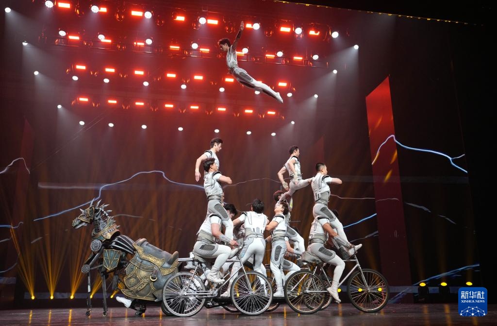 新时代全国优秀杂技节目展演在京举办