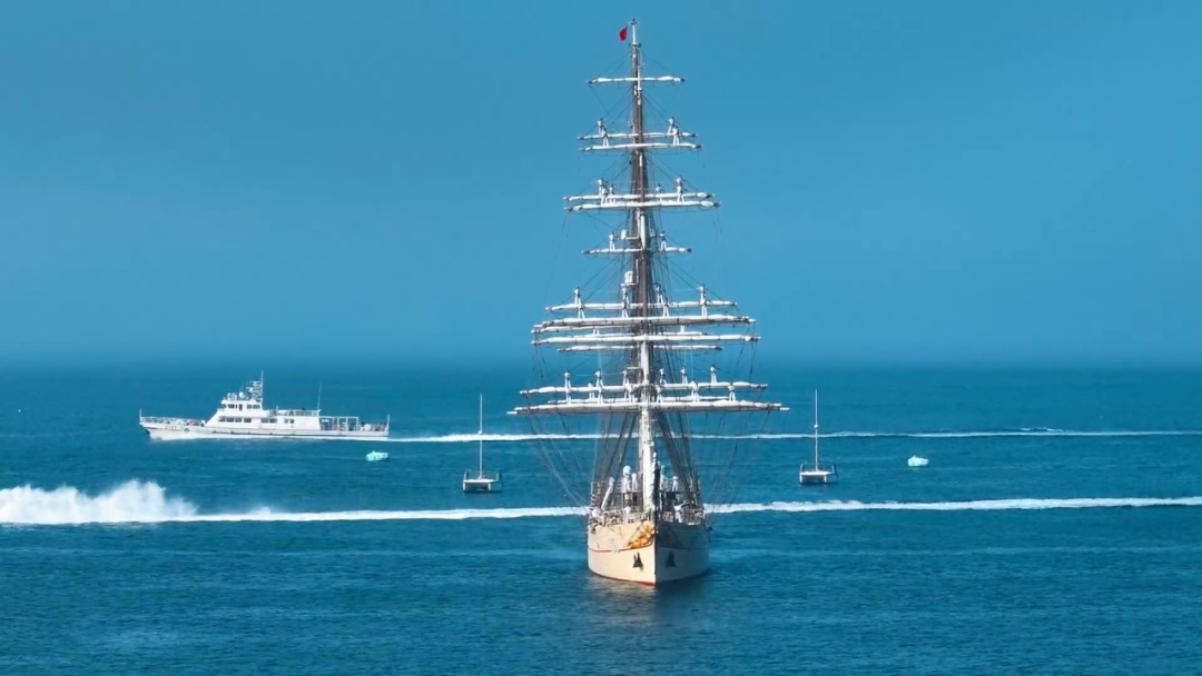 海军首艘，今日停靠香港！