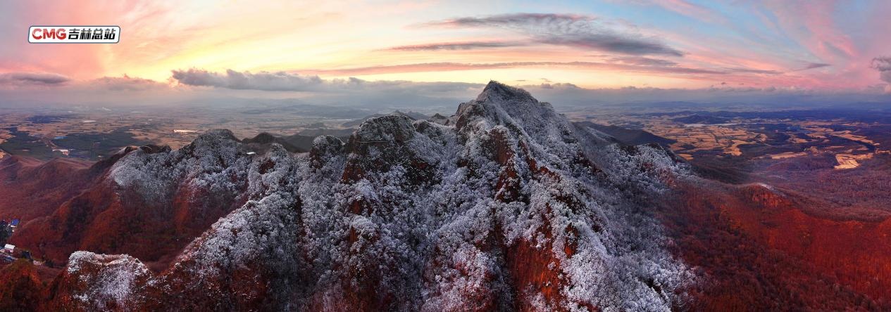 吉林蛟河拉法山景区迎来高山雪景奇观