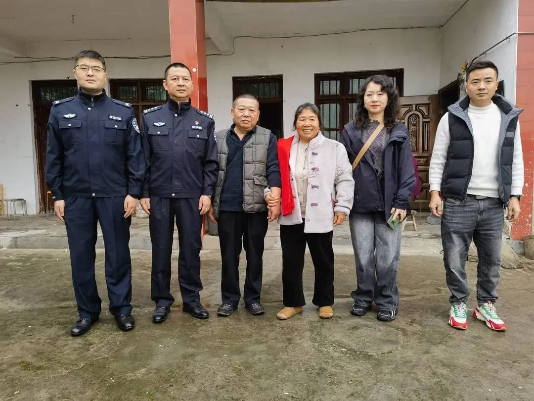 8岁女孩和母亲被亲舅舅拐卖，寻亲44年后终回家