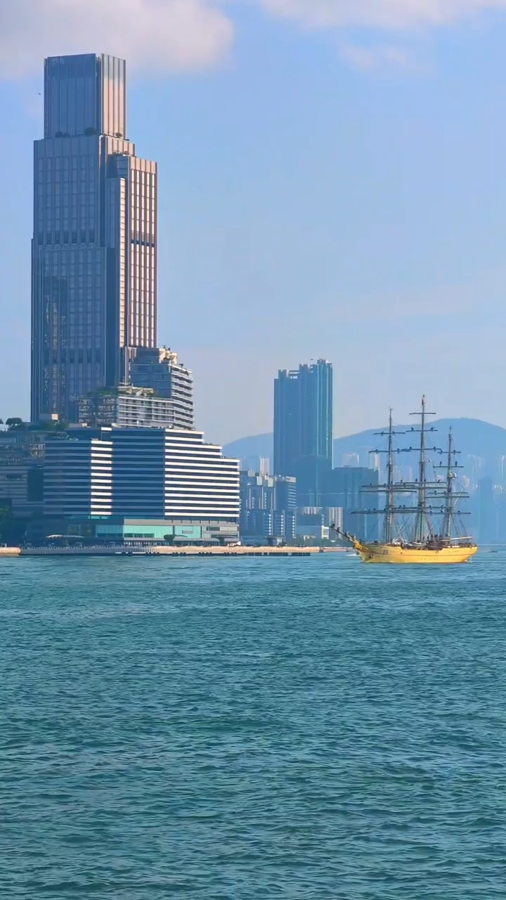 海军首艘，今日停靠香港！