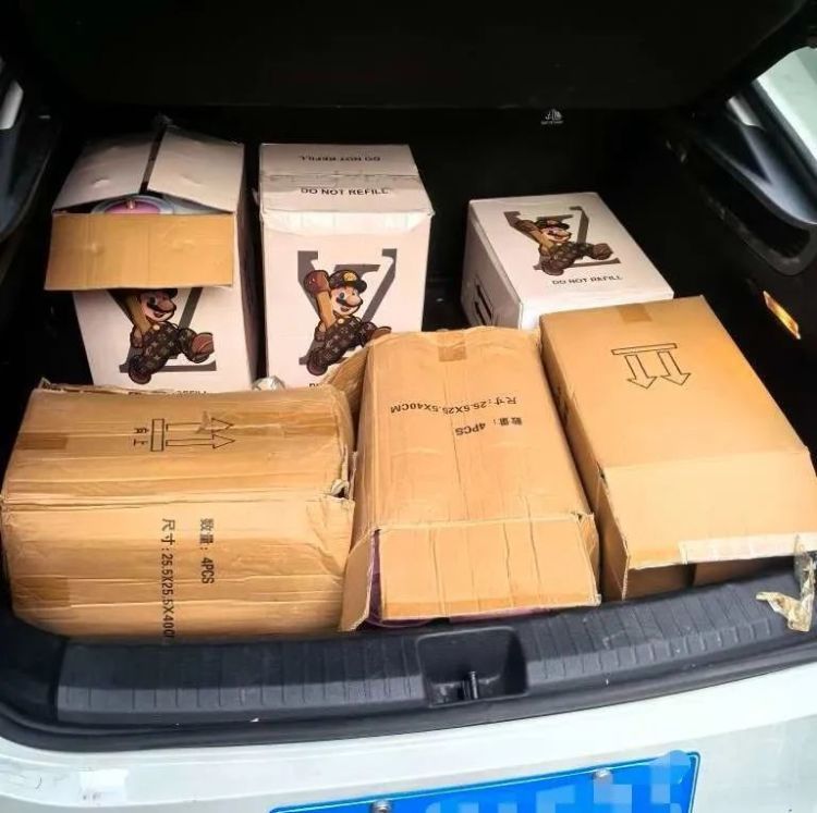 杭州西湖公安成功破获非法经营“笑气”案,查获“笑气”300余箱 杭州西湖公安成功破获非法经营“笑气”案,查获“笑气”300余箱