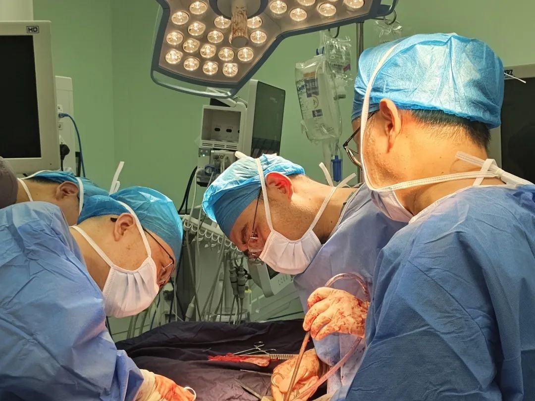 离奇！男子肠胃乱入胸腔十余年，医生提醒：这种情况一定要定期复查