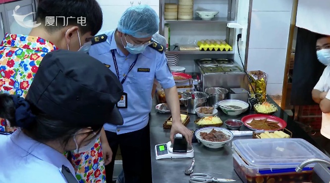 突击检查！我们能放心吃吗？厦门知名火锅店后厨情况→