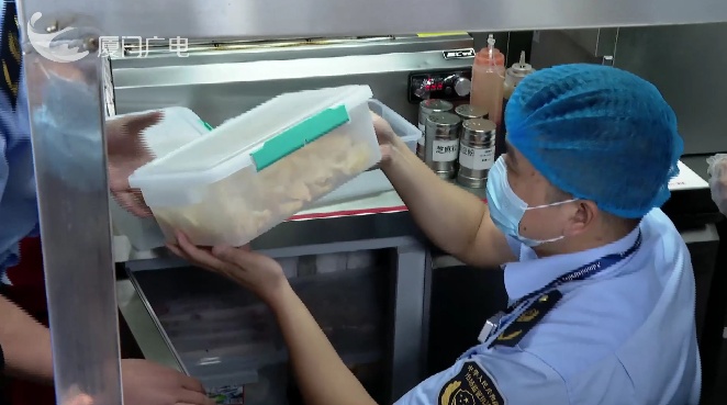 突击检查！我们能放心吃吗？厦门知名火锅店后厨情况→