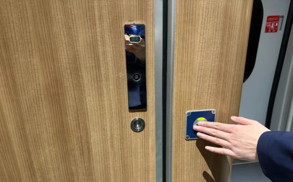 高铁卫生间门到底怎么锁? 高铁卫生间门到底怎么锁?