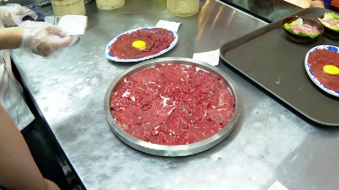 突击检查！我们能放心吃吗？厦门知名火锅店后厨情况→