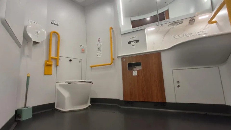 高铁卫生间门到底怎么锁? 高铁卫生间门到底怎么锁?