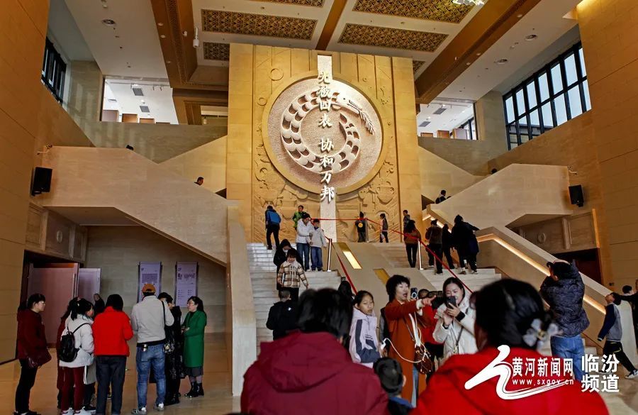 山西临汾:陶寺遗址博物馆游人如织 山西临汾:陶寺遗址博物馆游人如织