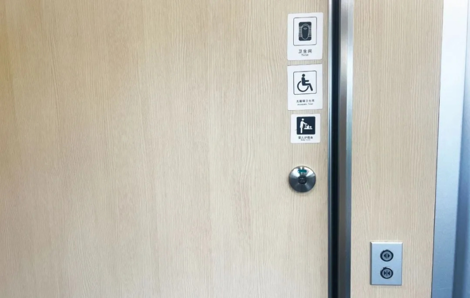 高铁卫生间门到底怎么锁? 高铁卫生间门到底怎么锁?