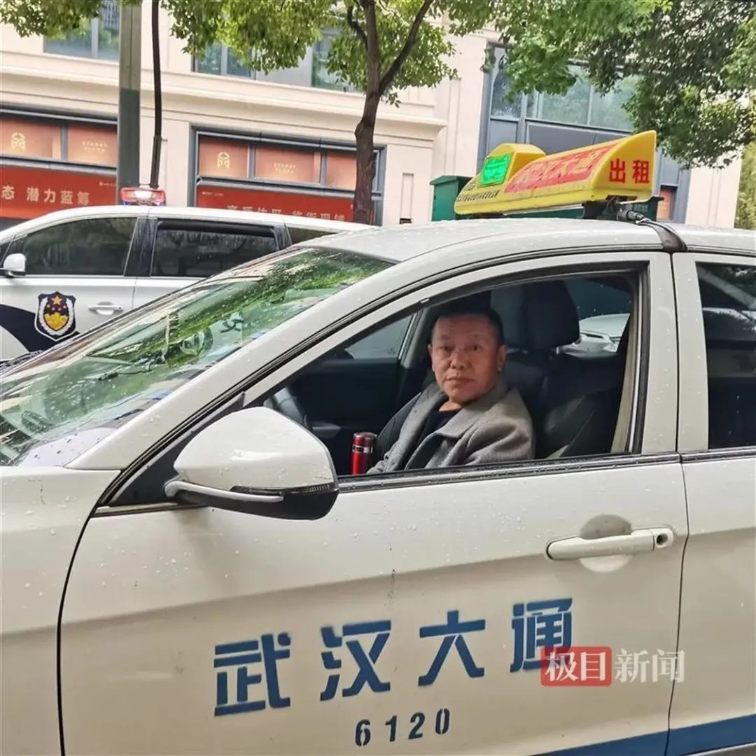 “能开快点吗?我杀人了”,犯罪嫌疑人乘出租车欲跨城逃跑,被的哥机智拖住 “能开快点吗?我杀人了”,犯罪嫌疑人乘出租车欲跨城逃跑,被的哥机智拖住