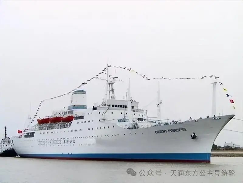 “东方公主号”游轮突发火灾！周星驰、周润发、刘德华等明星曾在此取景拍片