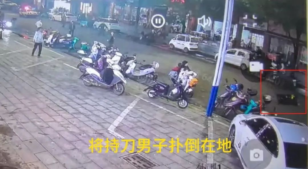 3秒飞扑、空手夺刀！江西查翔，好样的