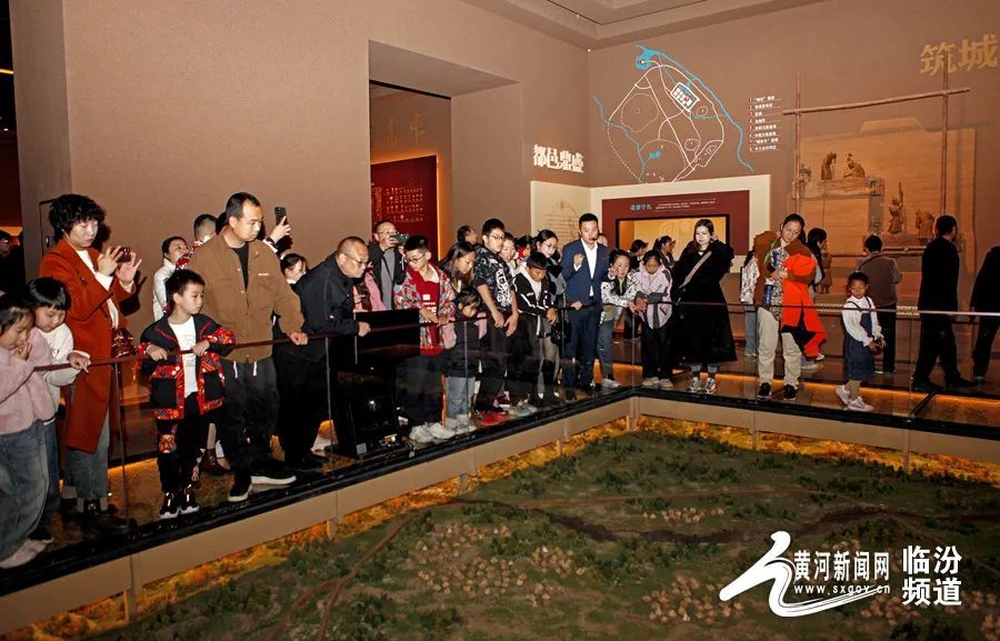 山西临汾:陶寺遗址博物馆游人如织 山西临汾:陶寺遗址博物馆游人如织
