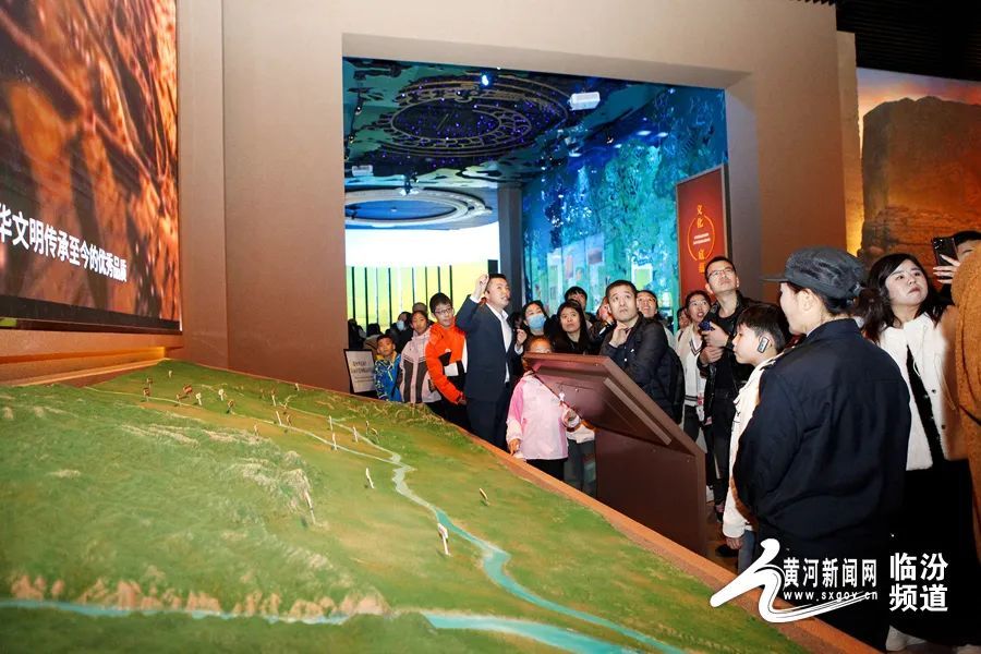 山西临汾:陶寺遗址博物馆游人如织 山西临汾:陶寺遗址博物馆游人如织