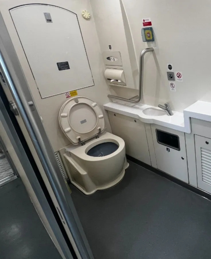 高铁卫生间门到底怎么锁? 高铁卫生间门到底怎么锁?