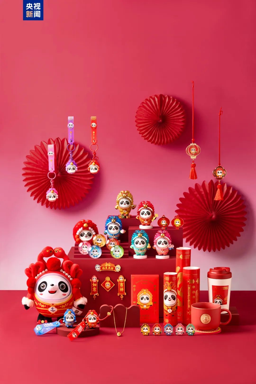 蛇年换新装！冰墩墩变身“蛇墩墩”