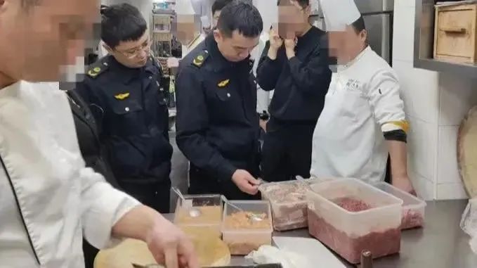 上海知名餐厅被曝在菜品中添加亚硝酸盐！食用过量会引起器官衰竭甚至死亡
