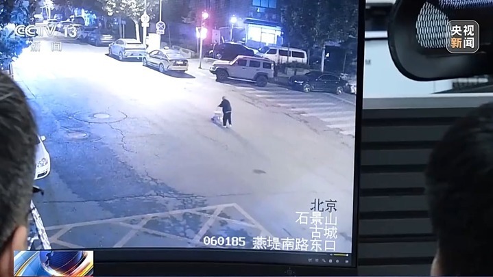 老人走失20多小时成功找回 “汪汪队”立大功! 老人走失20多小时成功找回 “汪汪队”立大功!