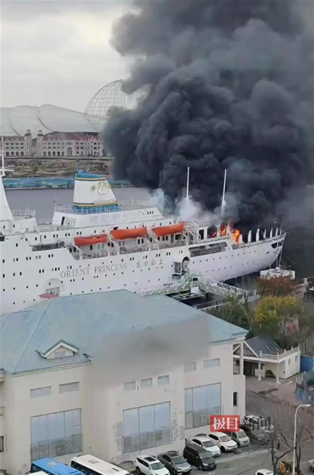“东方公主”号游轮起火！ 曾为《赌侠》等电影取景地