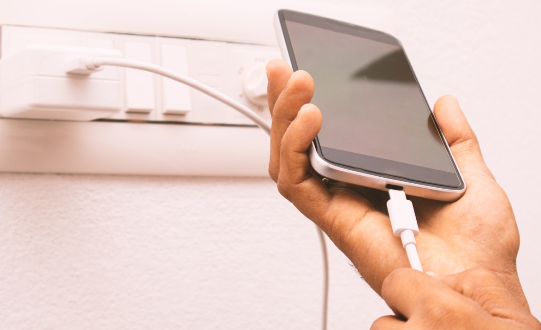 手机 1% 的电量到底能用多久？揭秘电池续航的秘密