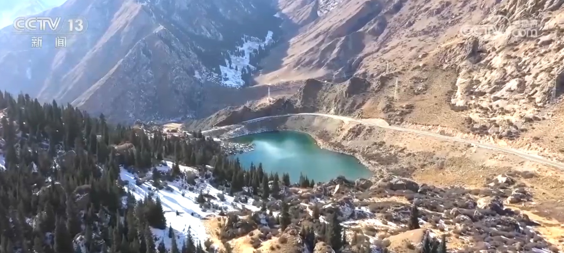 尽赏冬季独特风光 新疆库车独库公路库车段今冬“不打烊” 尽赏冬季独特风光 新疆库车独库公路库车段今冬“不打烊”