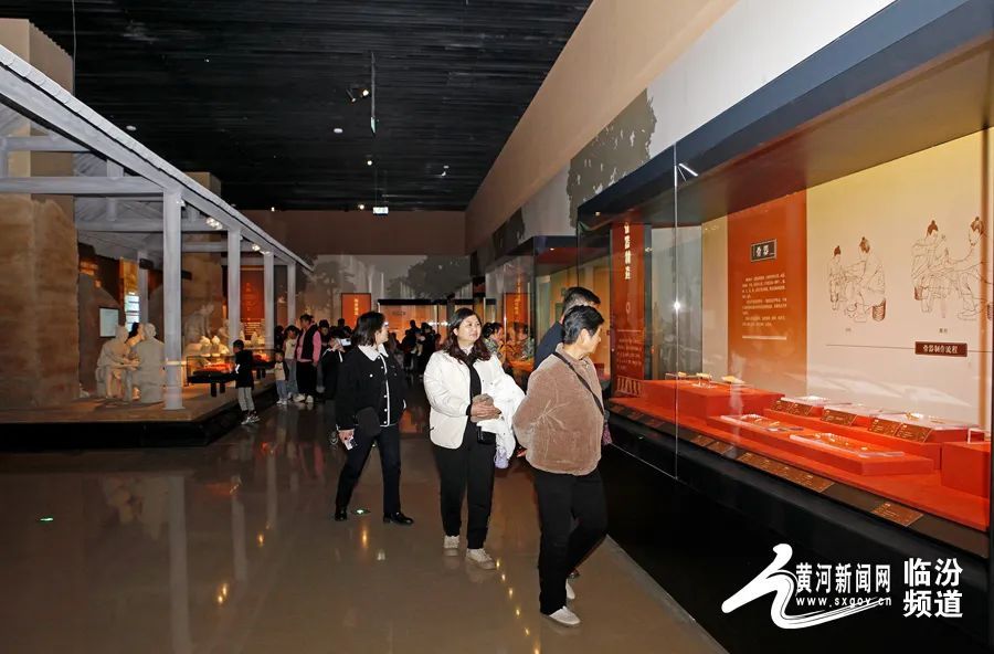 山西临汾:陶寺遗址博物馆游人如织 山西临汾:陶寺遗址博物馆游人如织