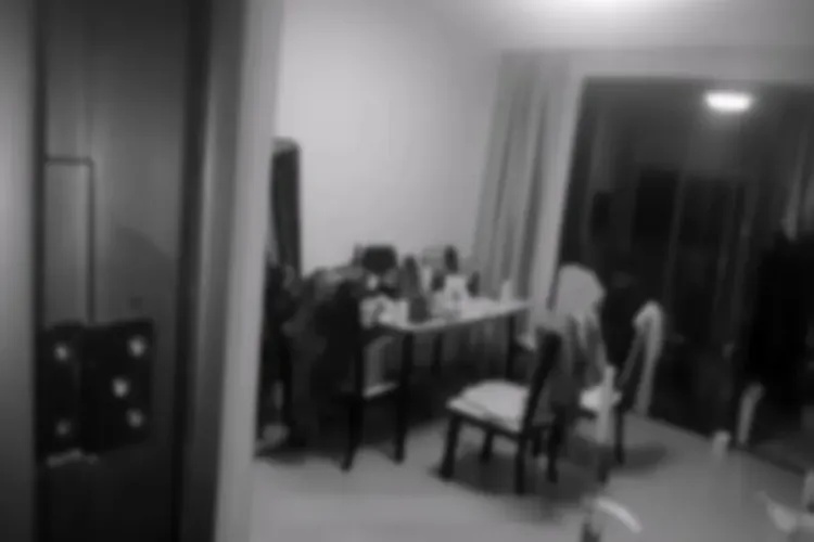 杭州男子报警:“我邻居家门开着,房间里有点乱……” 杭州男子报警:“我邻居家门开着,房间里有点乱……”