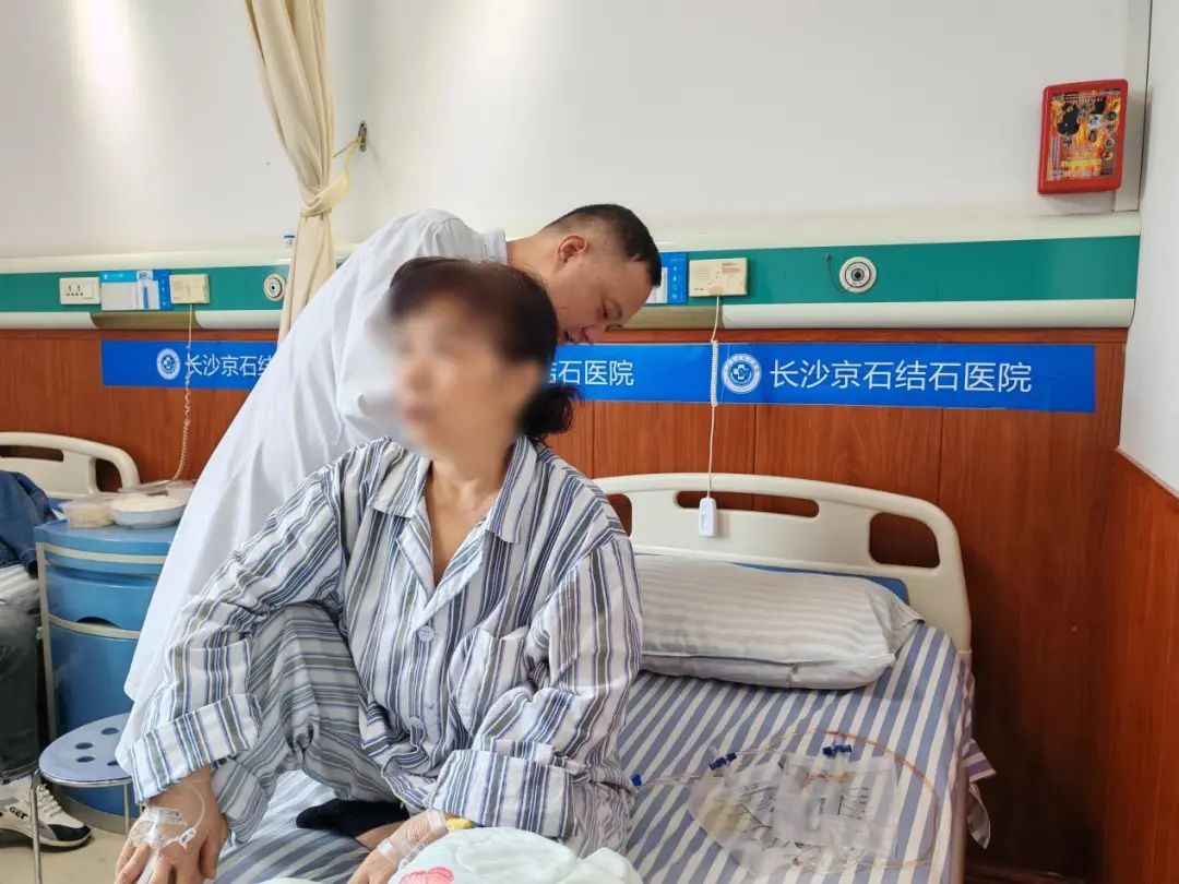 女子患肾结石不痛就掉以轻心,如今长成“生姜”填满肾脏 女子患肾结石不痛就掉以轻心,如今长成“生姜”填满肾脏