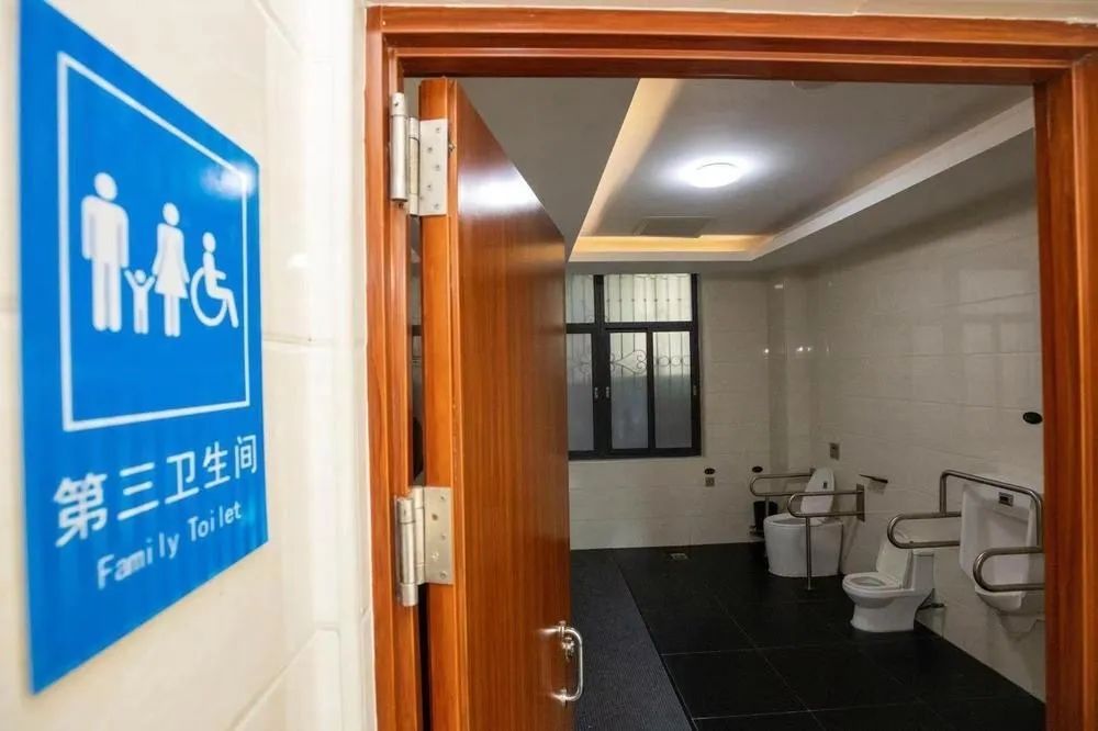 缓解女厕“排长队”！广州使用率低男厕或改为无性别公厕