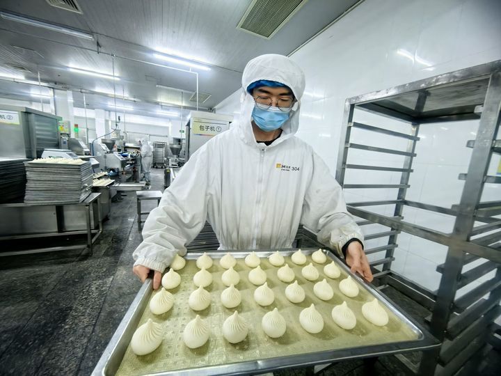 “蒸蒸日上”！才降温就忙年蒸，扬州包包子师傅不够用啦