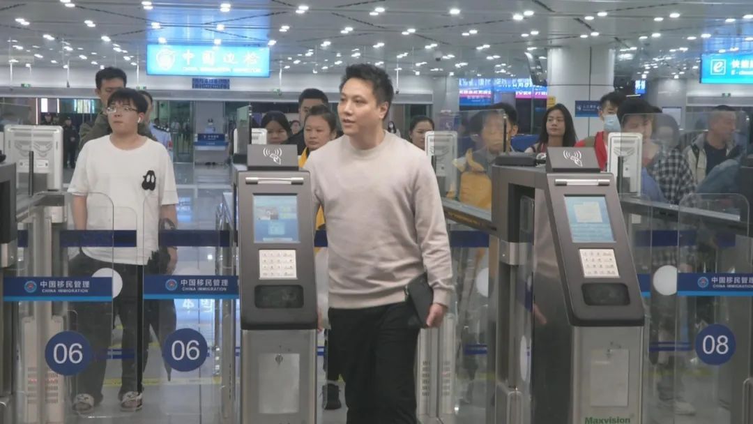 “刷脸”代替“刷证”!今天0时在深圳湾口岸、拱北口岸上线,通关攻略→ “刷脸”代替“刷证”!今天0时在深圳湾口岸、拱北口岸上线,通关攻略→