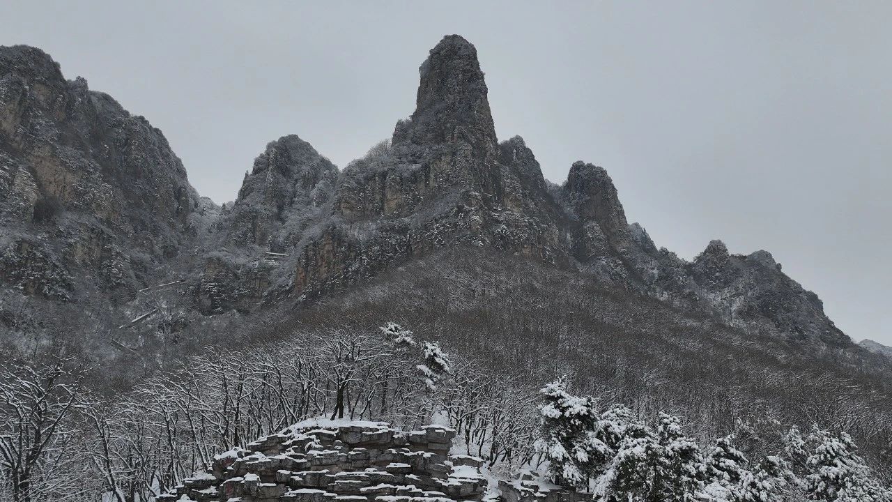 永济五老峰，今冬首场雪