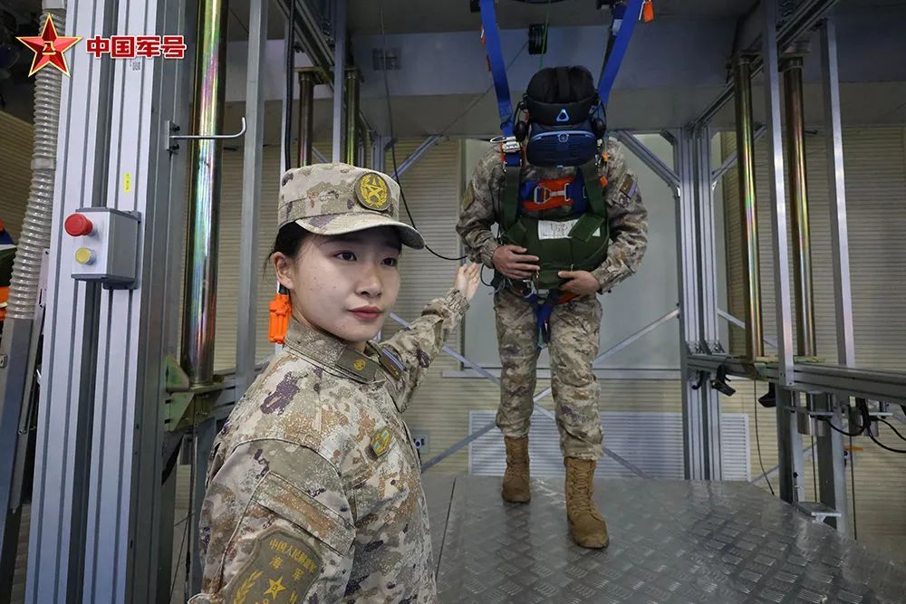 跳伞员、女文职、军校教员……她的职业生涯,小说都不敢编! 跳伞员、女文职、军校教员……她的职业生涯,小说都不敢编!