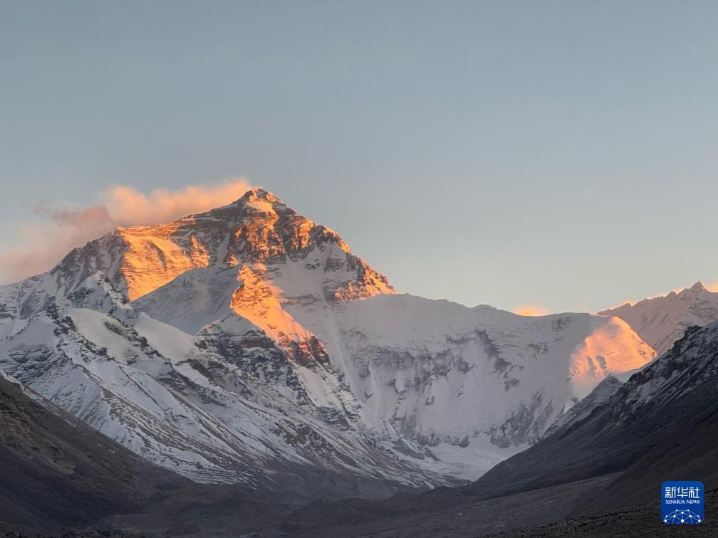 “冬游西藏”观珠峰 “冬游西藏”观珠峰